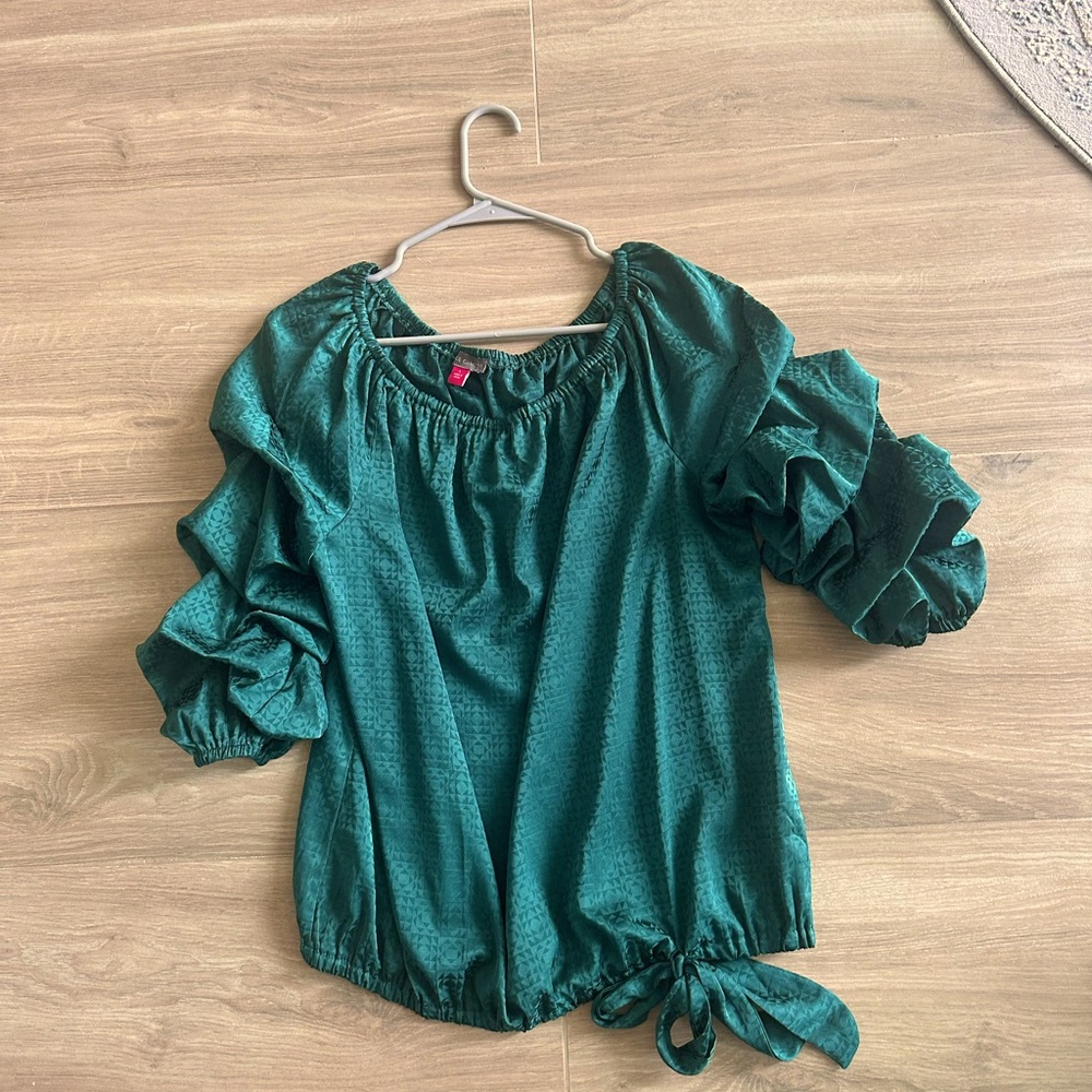 VINCE CAMUTO EMERALD GREEN BLOUSE